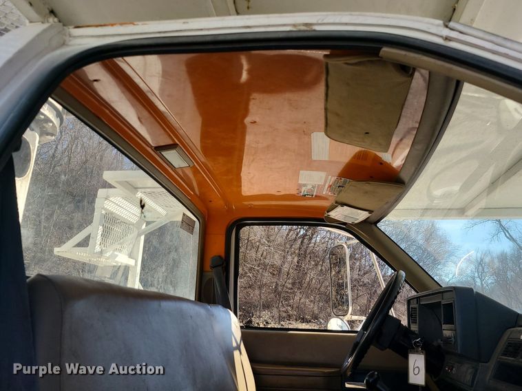 image for item DS7249 2002 GMC C7500 