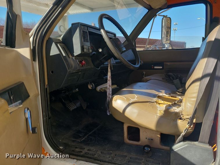 image for item DS7249 2002 GMC C7500 