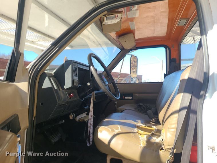 image for item DS7249 2002 GMC C7500 