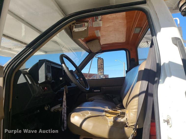 image for item DS7249 2002 GMC C7500 