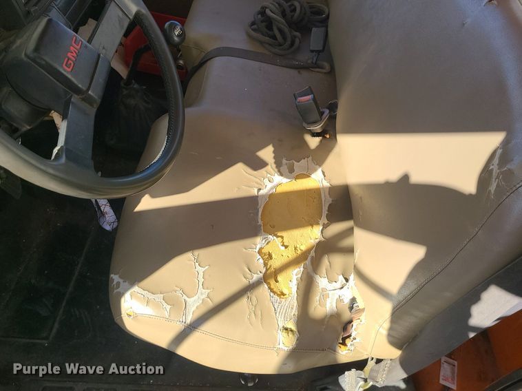 image for item DS7249 2002 GMC C7500 