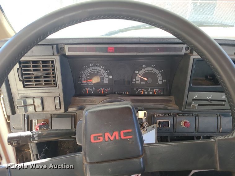 image for item DS7249 2002 GMC C7500 