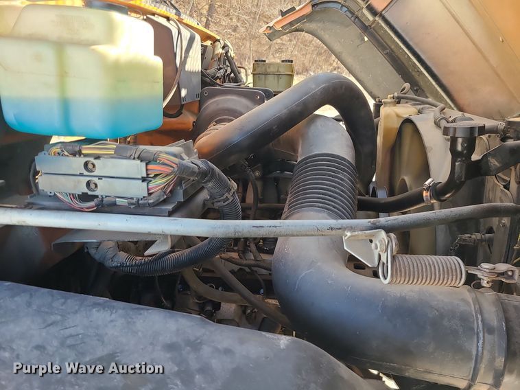 image for item DS7249 2002 GMC C7500 