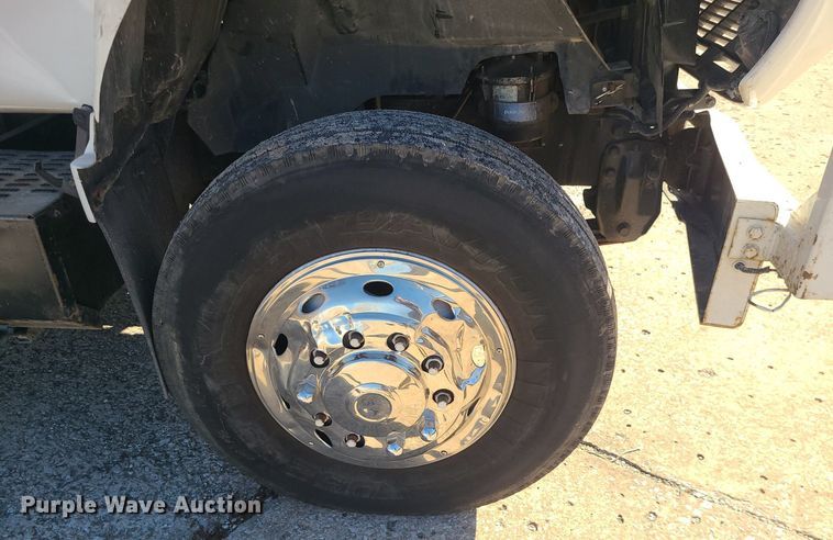 image for item DS7249 2002 GMC C7500 