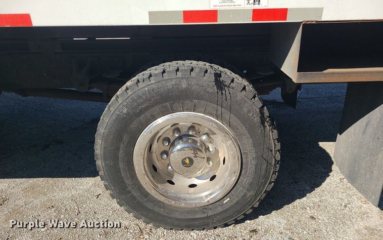 image for item DS7249 2002 GMC C7500 