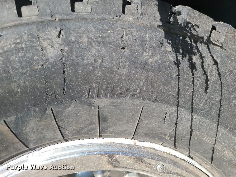 image for item DS7249 2002 GMC C7500 