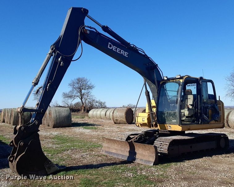 image for item DV9946 2015 John Deere 130G excavator