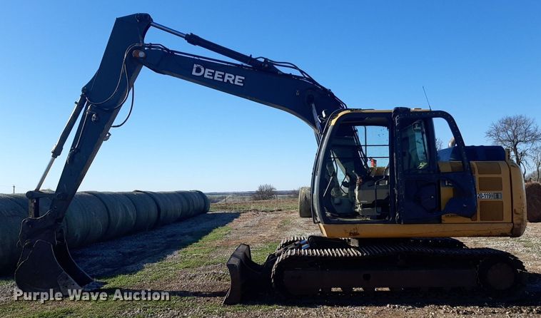 image for item DV9946 2015 John Deere 130G excavator