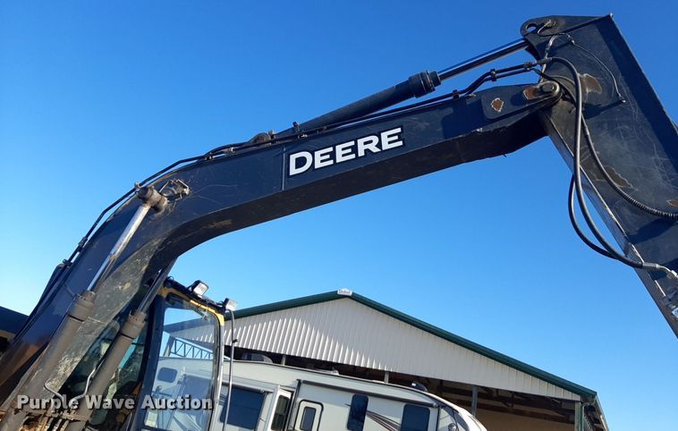 image for item DV9946 2015 John Deere 130G excavator