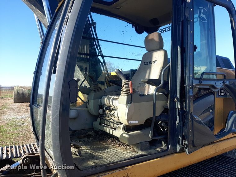 image for item DV9946 2015 John Deere 130G excavator