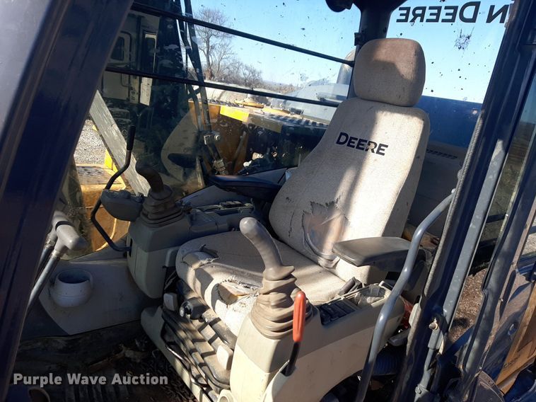image for item DV9946 2015 John Deere 130G excavator