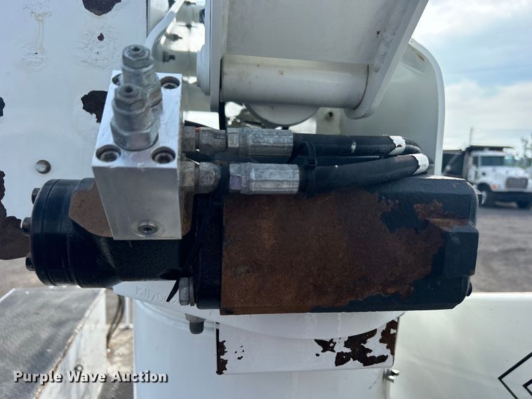 image for item EG1357 2017 Ford F550 Super Duty bucket truck