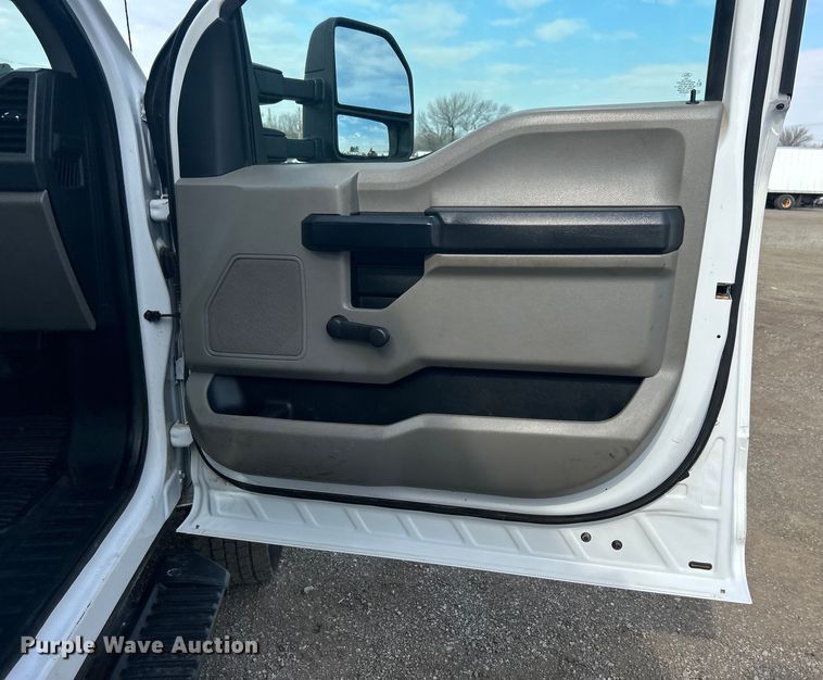 image for item EG1357 2017 Ford F550 Super Duty bucket truck