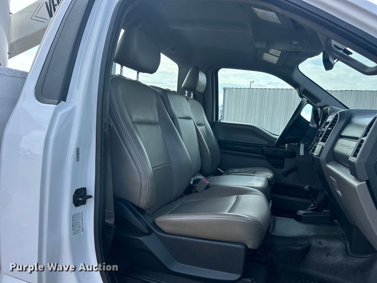 image for item EG1357 2017 Ford F550 Super Duty bucket truck