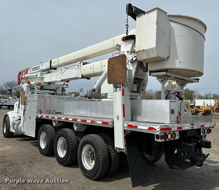 image for item EG1384 2009 Peterbilt  365 tri-drive bucket truck
