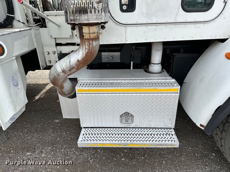 image for item EG1384 2009 Peterbilt  365 tri-drive bucket truck