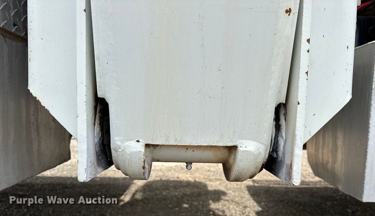 image for item EG1384 2009 Peterbilt  365 tri-drive bucket truck