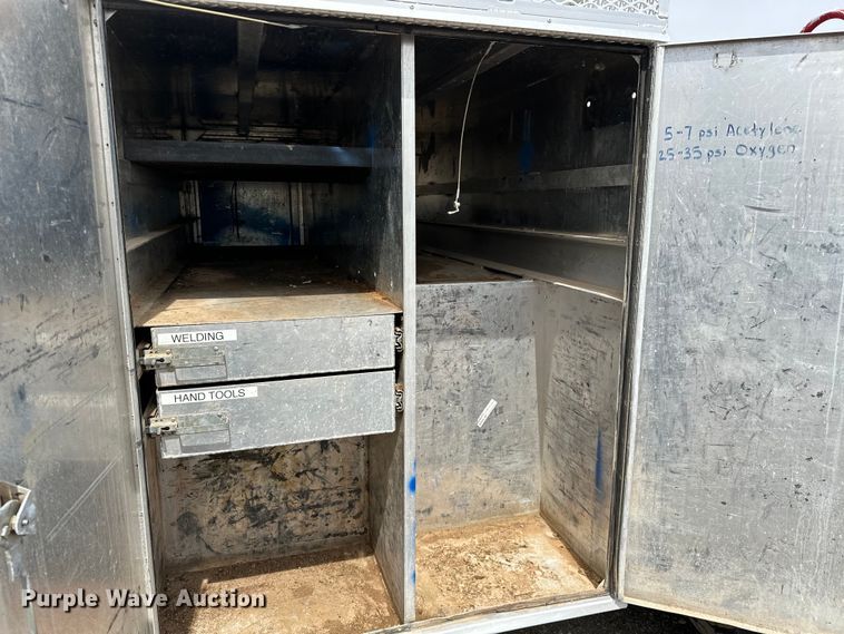 image for item EG1384 2009 Peterbilt  365 tri-drive bucket truck