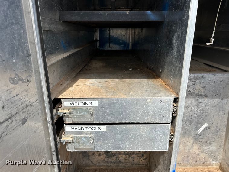 image for item EG1384 2009 Peterbilt  365 tri-drive bucket truck