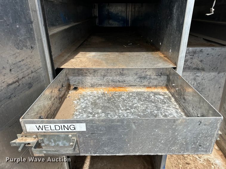 image for item EG1384 2009 Peterbilt  365 tri-drive bucket truck