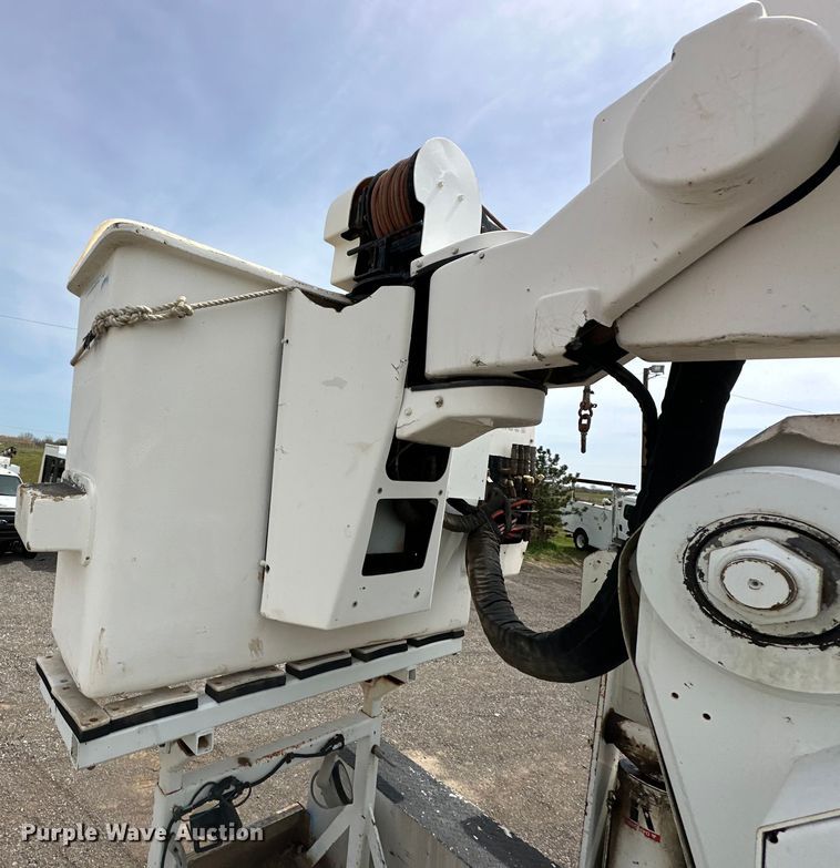 image for item EG1384 2009 Peterbilt  365 tri-drive bucket truck