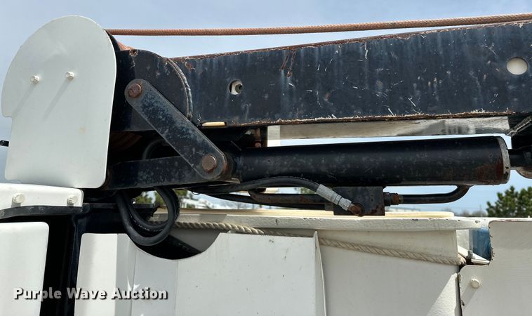 image for item EG1384 2009 Peterbilt  365 tri-drive bucket truck