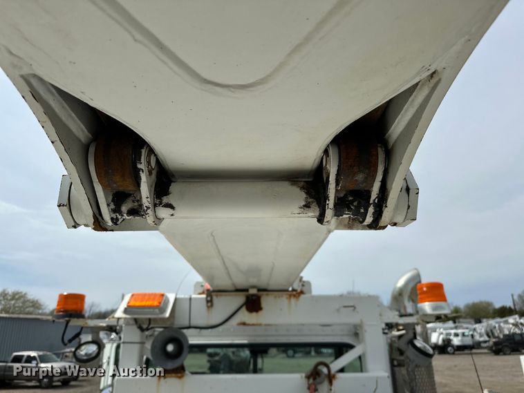 image for item EG1384 2009 Peterbilt  365 tri-drive bucket truck