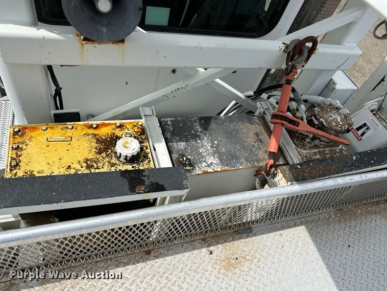 image for item EG1384 2009 Peterbilt  365 tri-drive bucket truck