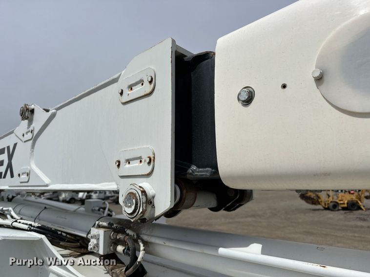 image for item EG1384 2009 Peterbilt  365 tri-drive bucket truck