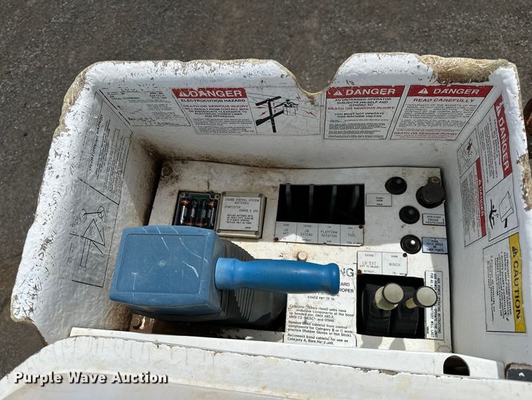 image for item EG1384 2009 Peterbilt  365 tri-drive bucket truck