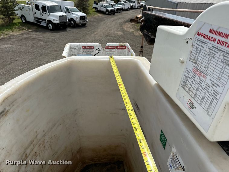 image for item EG1384 2009 Peterbilt  365 tri-drive bucket truck