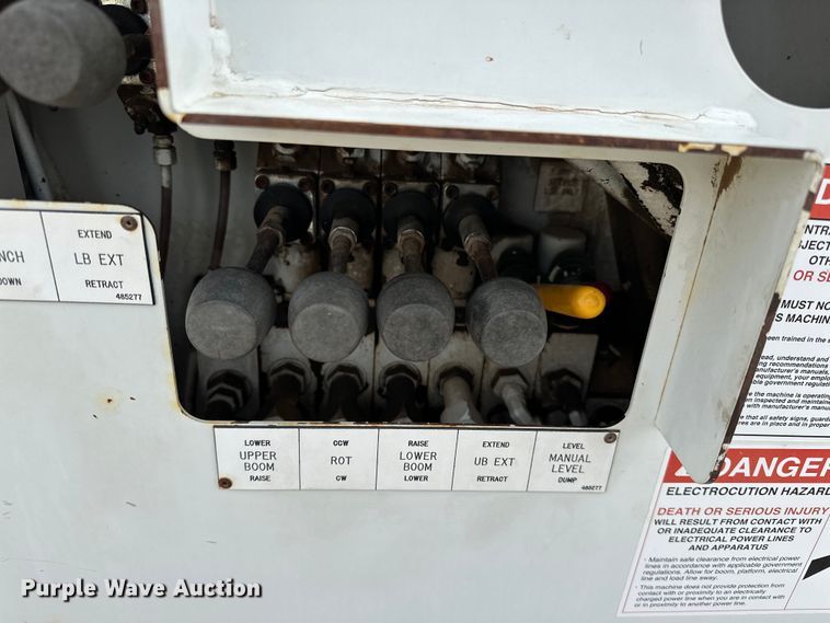 image for item EG1384 2009 Peterbilt  365 tri-drive bucket truck