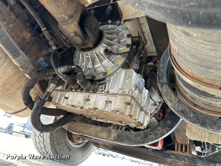 image for item EG1384 2009 Peterbilt  365 tri-drive bucket truck