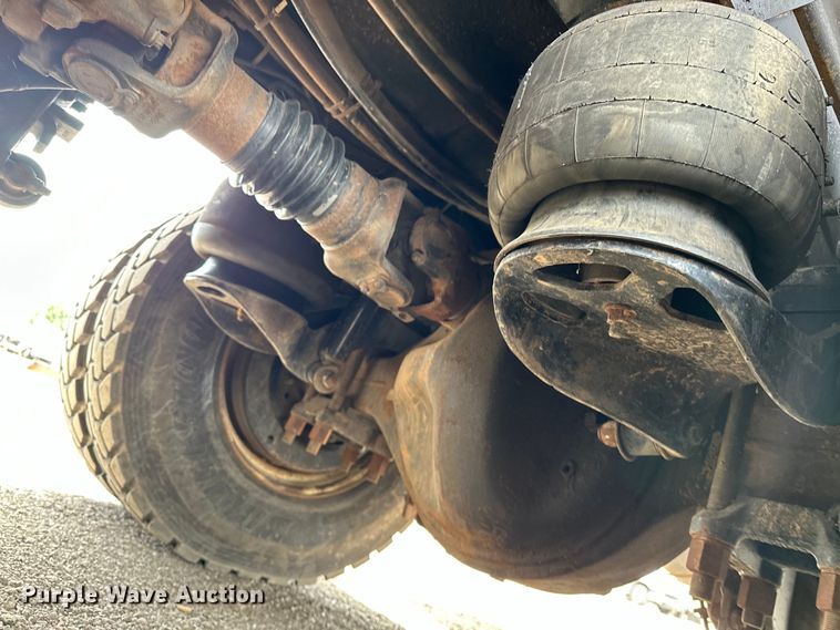 image for item EG1384 2009 Peterbilt  365 tri-drive bucket truck