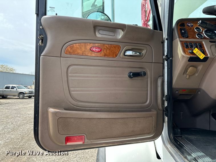 image for item EG1384 2009 Peterbilt  365 tri-drive bucket truck