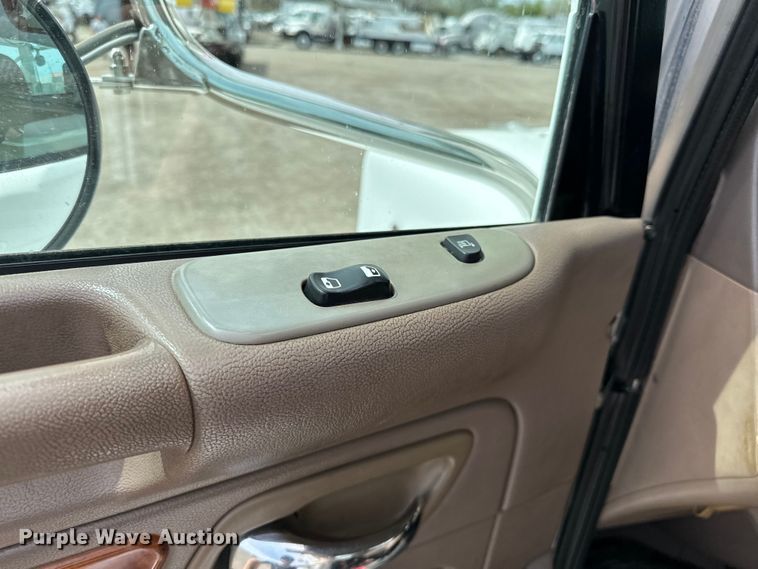 image for item EG1384 2009 Peterbilt  365 tri-drive bucket truck