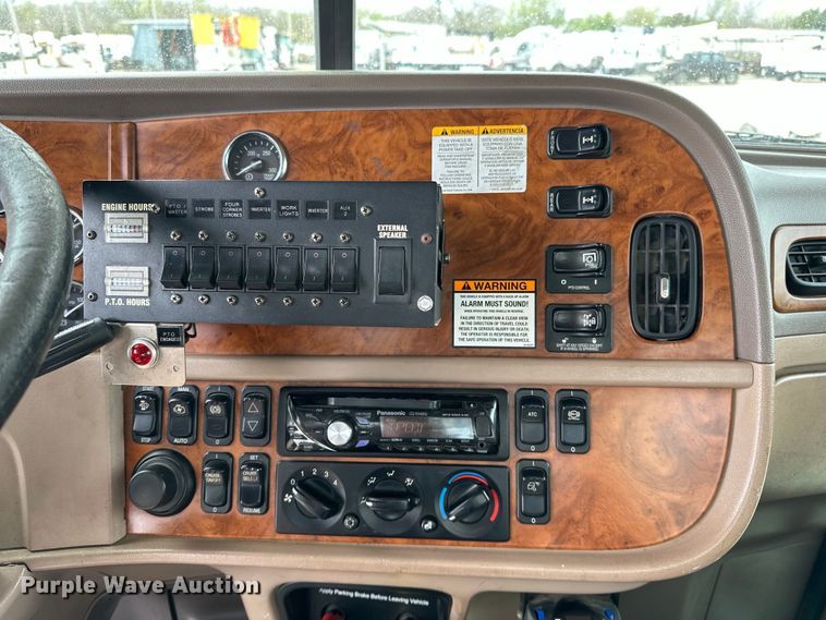 image for item EG1384 2009 Peterbilt  365 tri-drive bucket truck