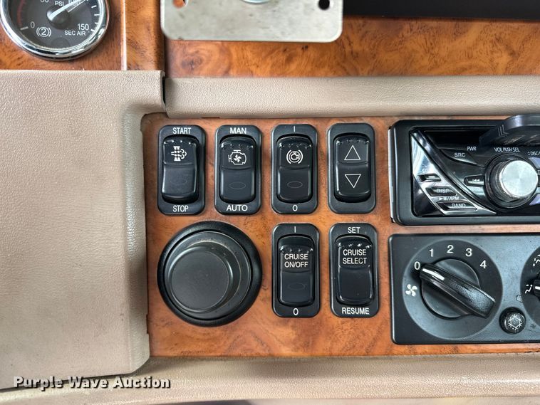 image for item EG1384 2009 Peterbilt  365 tri-drive bucket truck