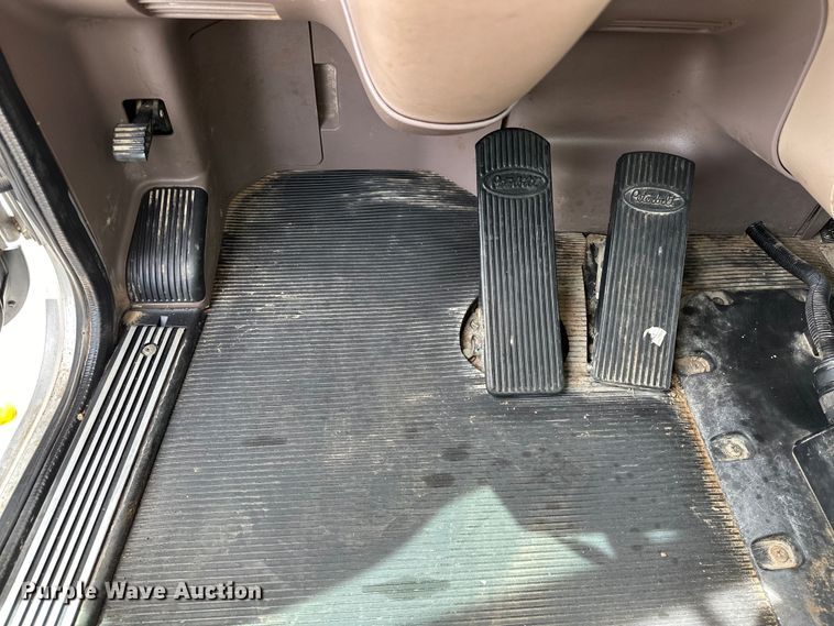 image for item EG1384 2009 Peterbilt  365 tri-drive bucket truck