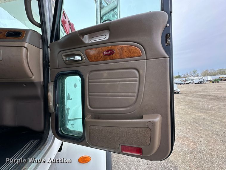 image for item EG1384 2009 Peterbilt  365 tri-drive bucket truck