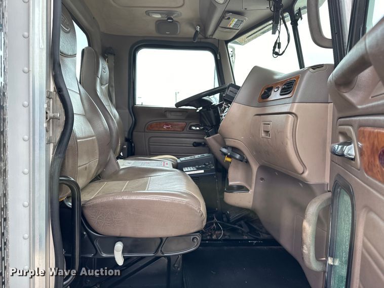 image for item EG1384 2009 Peterbilt  365 tri-drive bucket truck