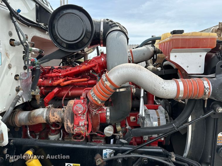 image for item EG1384 2009 Peterbilt  365 tri-drive bucket truck