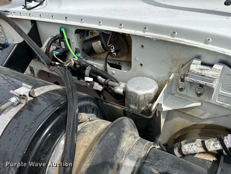 image for item EG1384 2009 Peterbilt  365 tri-drive bucket truck