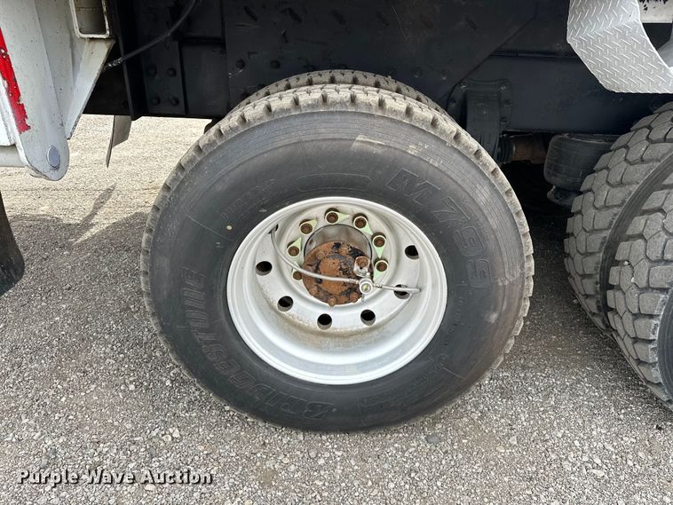 image for item EG1384 2009 Peterbilt  365 tri-drive bucket truck