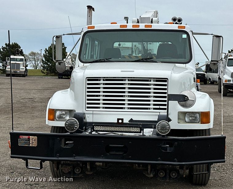 image for item EG1389 1999 International  4700 bridge inspection truck