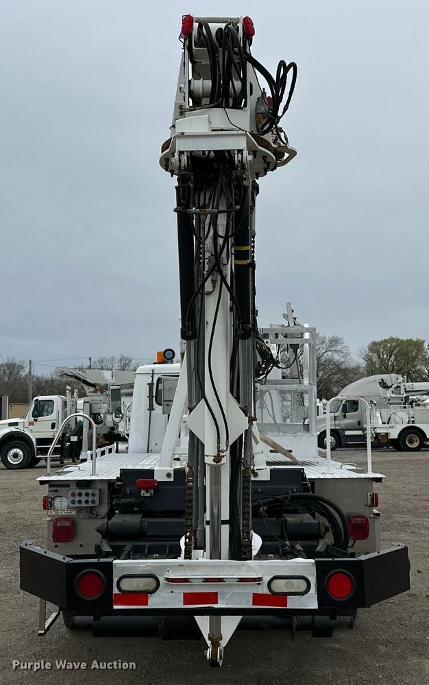 image for item EG1389 1999 International  4700 bridge inspection truck