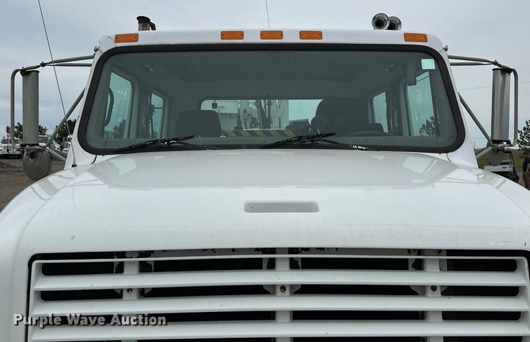 image for item EG1389 1999 International  4700 bridge inspection truck