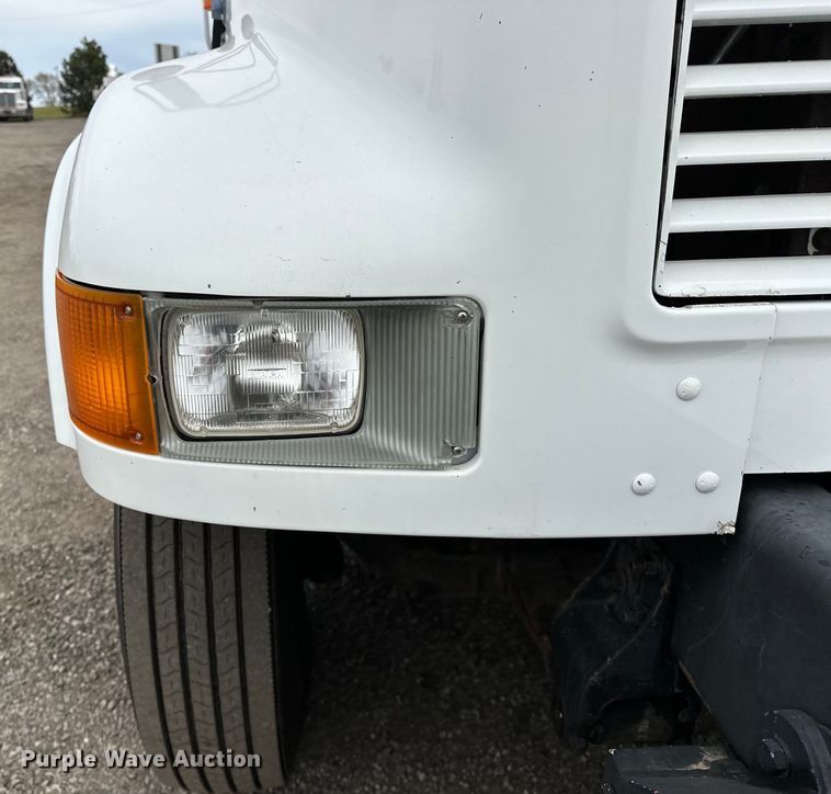 image for item EG1389 1999 International  4700 bridge inspection truck