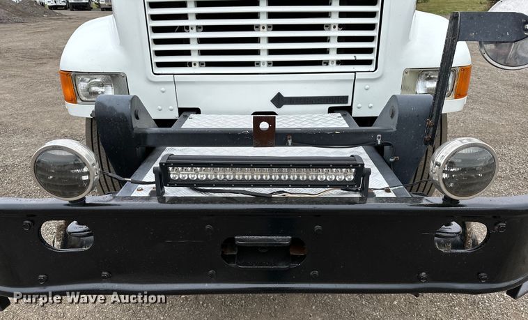 image for item EG1389 1999 International  4700 bridge inspection truck