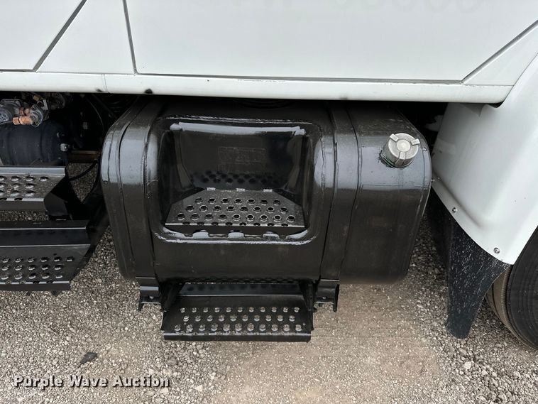 image for item EG1389 1999 International  4700 bridge inspection truck